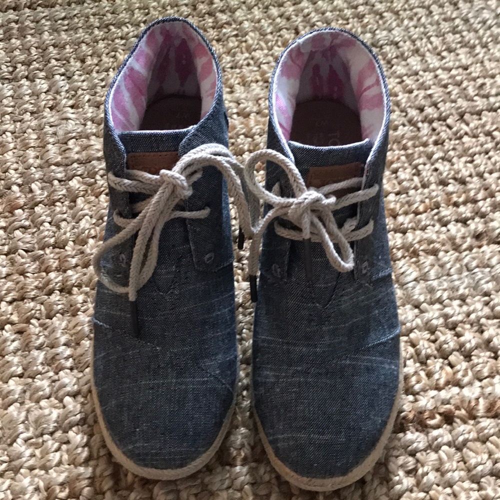 Tom’s wedge shoes